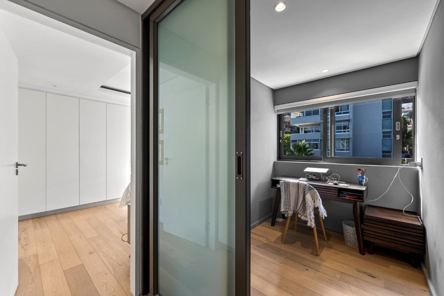 To Let 2 Bedroom Property for Rent in Sea Point Western Cape